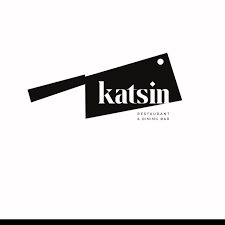 فضای داخلی Katsin Restaurant در ایروان با طراحی مدرن، نورپردازی گرم و میزهای شیک