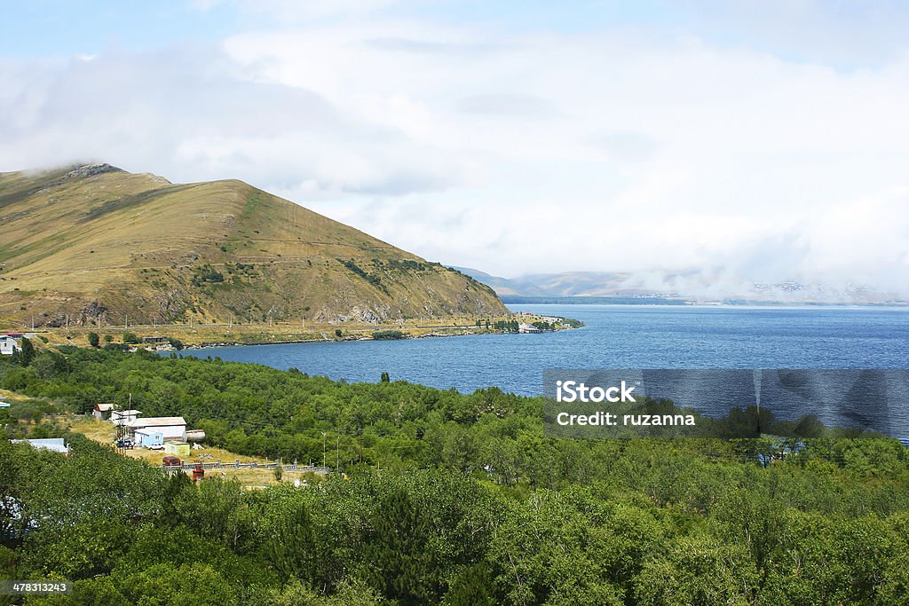 دریاچه سوان و صومعه سواناوانک در ارمنستان با منظره معروف دریاچه