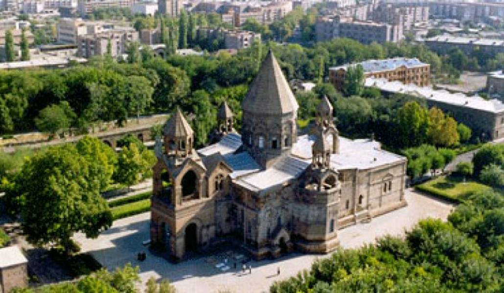 مادرکلیسای سپند اچمیادزین در شهر واغارشاپات ارمنستان در سایت کالسکه kaleske.com