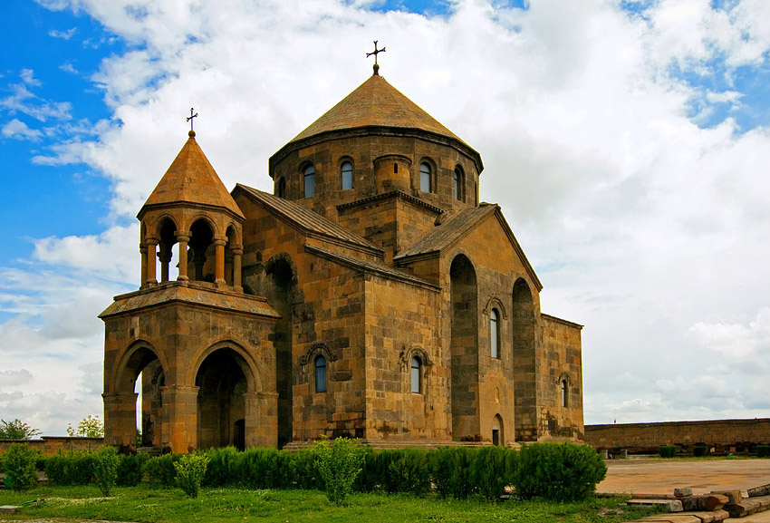 کلیسای سپند هریپسیمه در شهر واغارشاپات ارمنستان.سایت کالسکه.kaleske.com