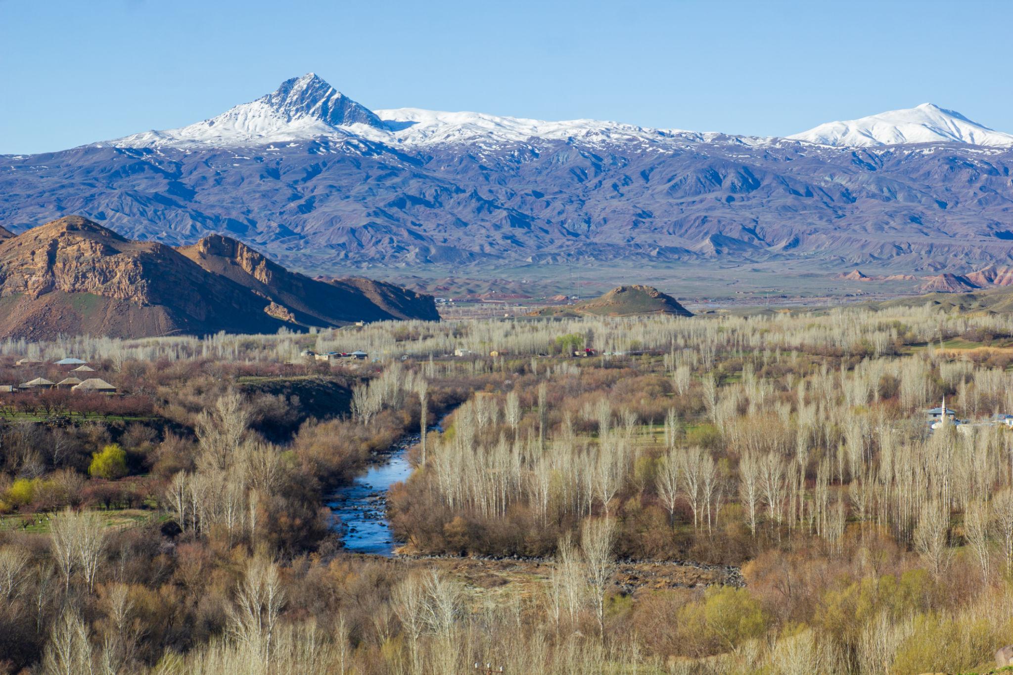 نمای رود ارس در مرز ایران و ارمنستان با وبسایت کالسکه