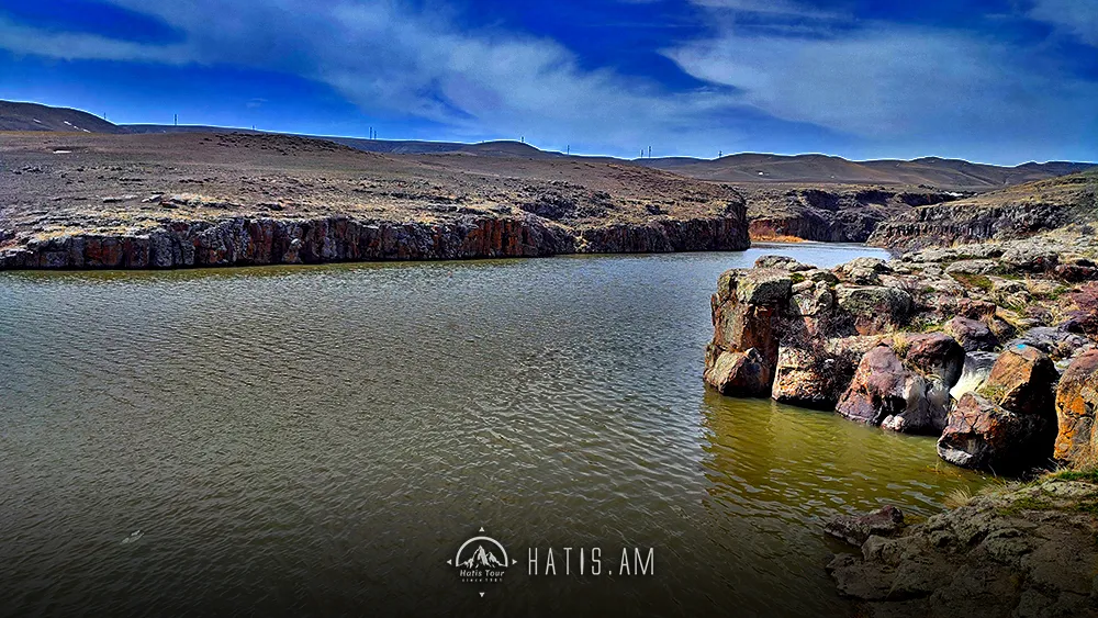 رود آخوریان در نزدیکی گیومری و مرز ارمنستان با وبسایت کالسکه